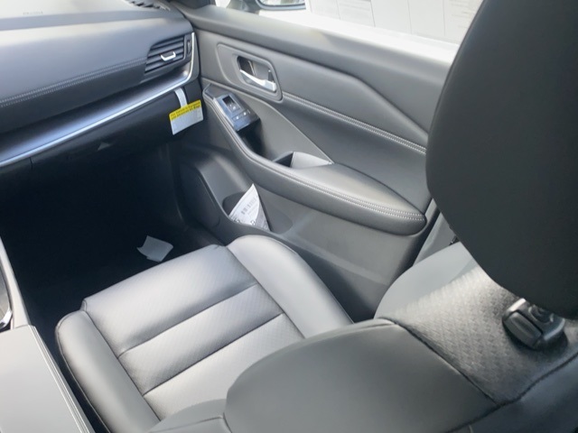 2026 Nissan Rogue SV Image 16 of 37