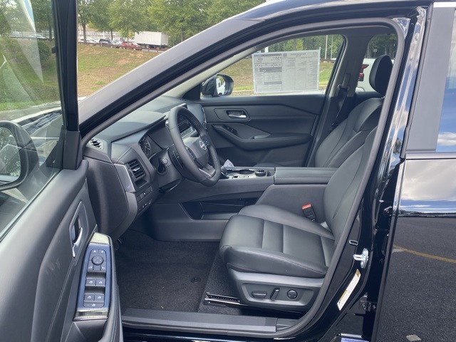 2026 Nissan Rogue SV Image 15 of 37