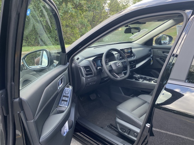 2026 Nissan Rogue SV Image 19 of 37