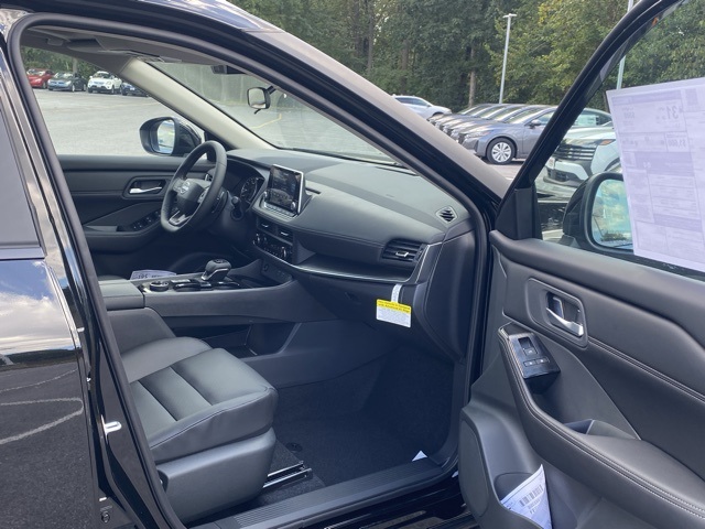 2026 Nissan Rogue SV Image 34 of 37