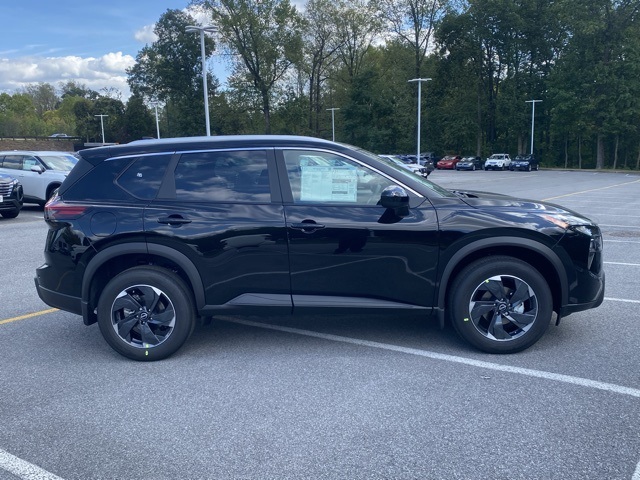 2026 Nissan Rogue SV Image 3 of 37