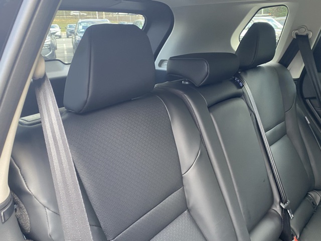 2026 Nissan Rogue SV Image 11 of 37