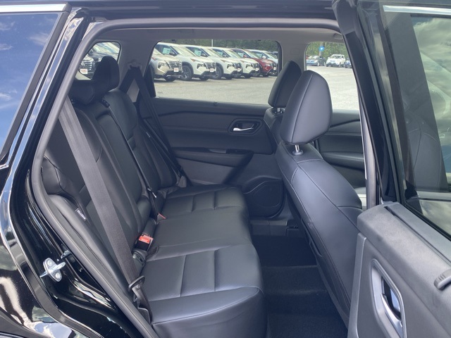 2026 Nissan Rogue SV Image 14 of 37