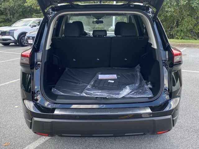 2026 Nissan Rogue SV Image 8 of 37