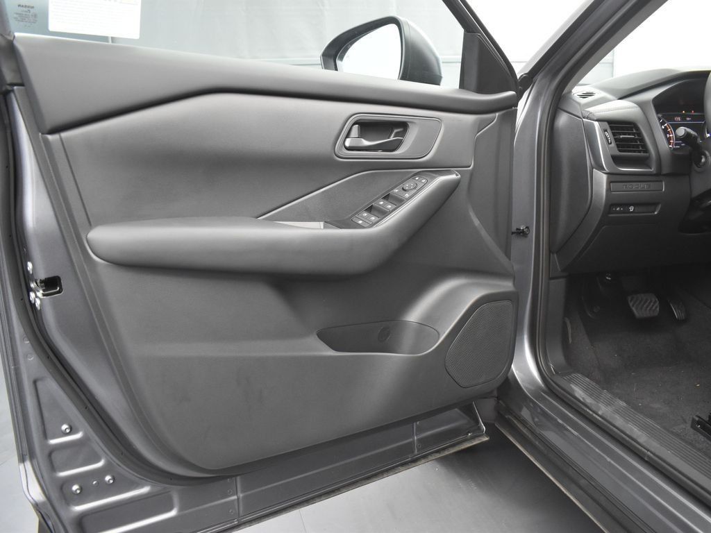 2026 Nissan Rogue S Image 44 of 50