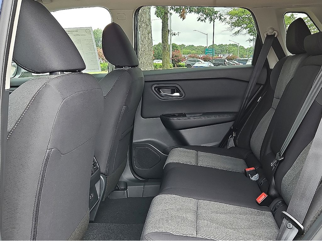 2026 Nissan Rogue SV Image 5 of 10