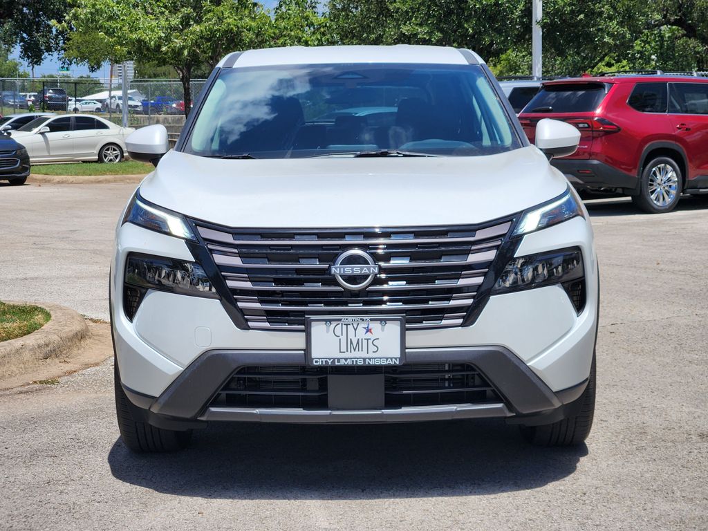 2026 Nissan Rogue SV Image 3 of 31