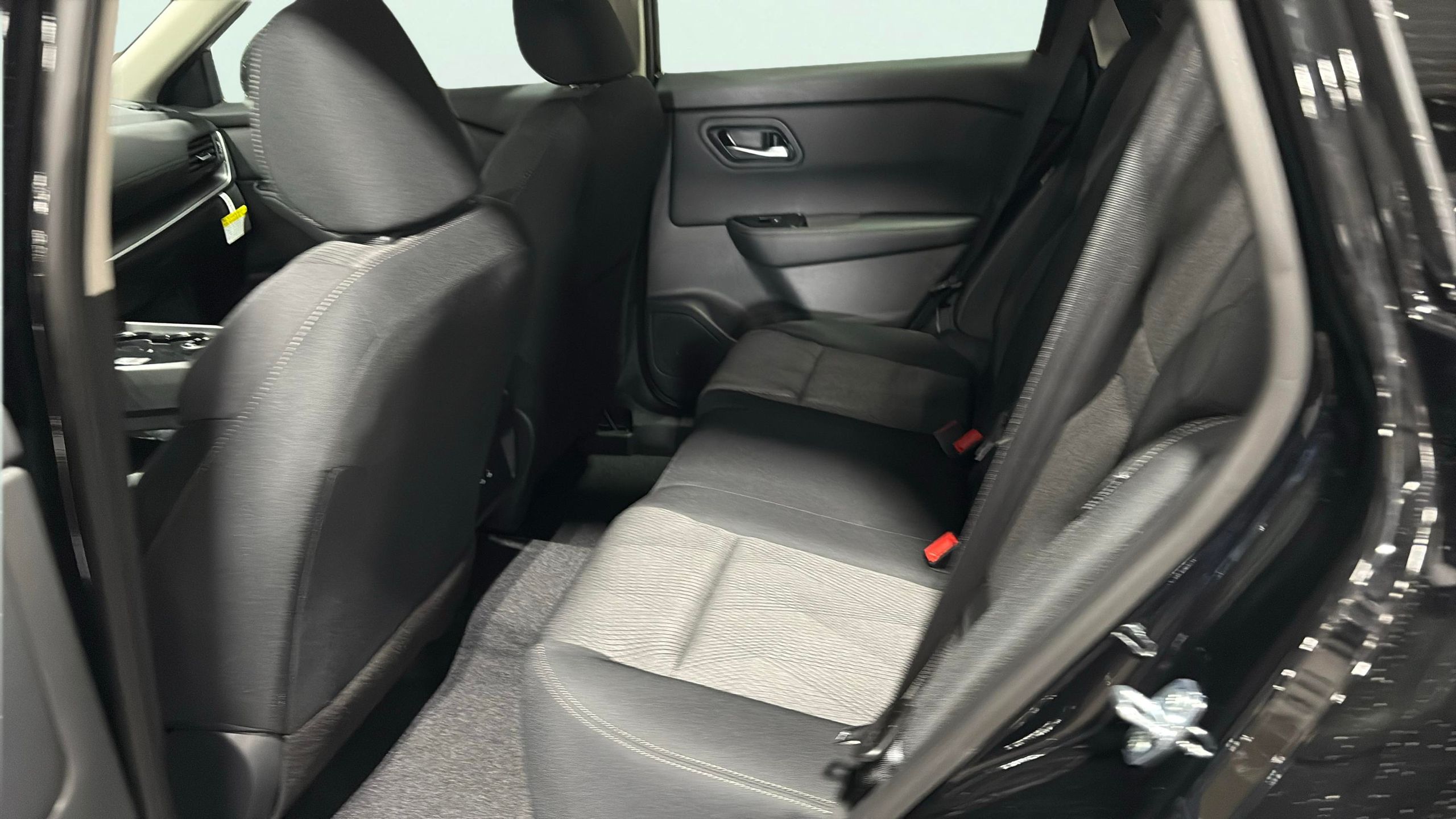 2026 Nissan Rogue SV Image 9 of 19