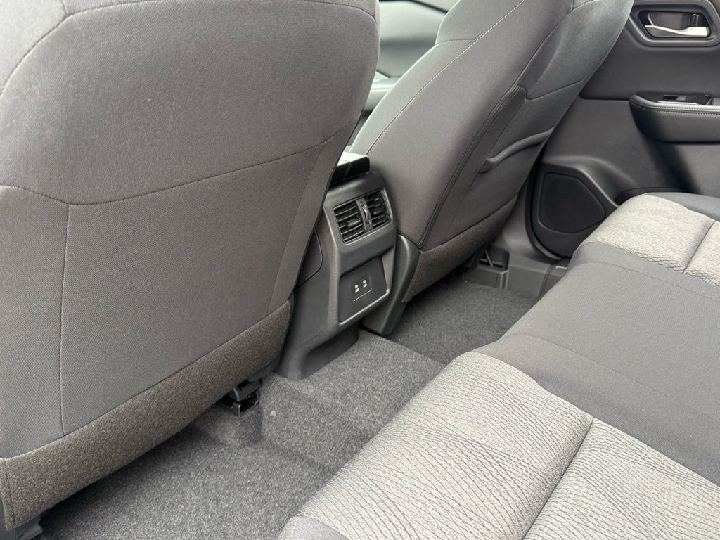 2026 Nissan Rogue SV Image 18 of 24