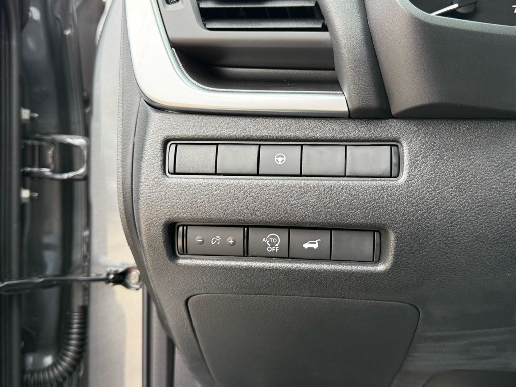 2026 Nissan Rogue SV Image 17 of 24