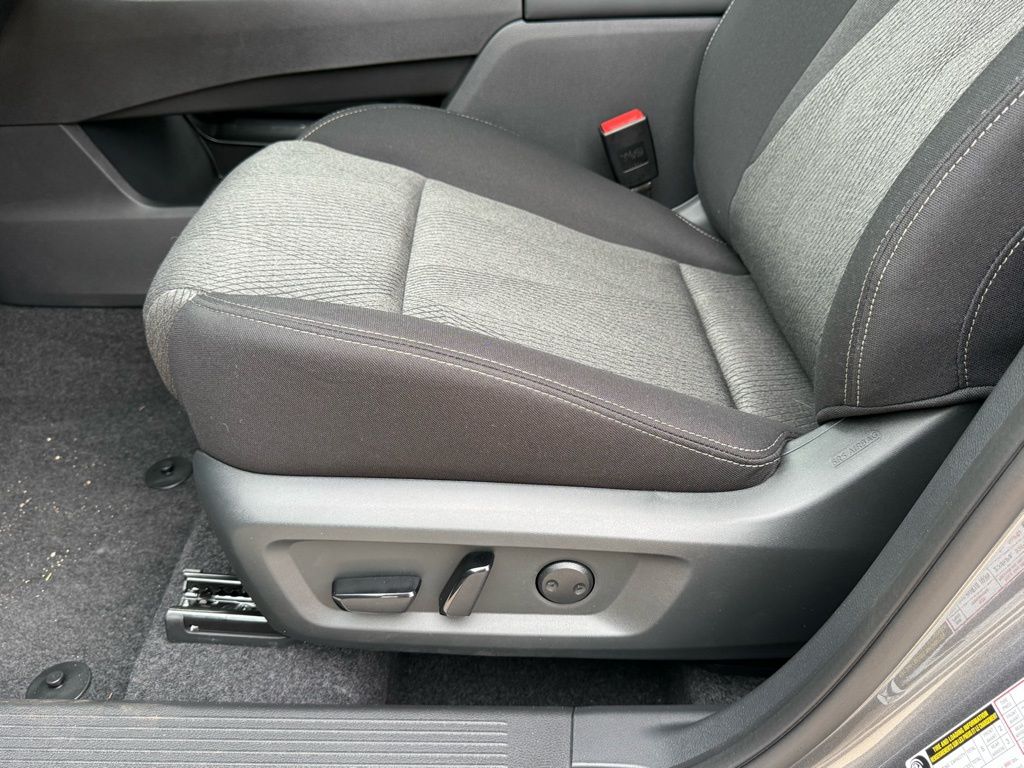 2026 Nissan Rogue SV Image 19 of 24