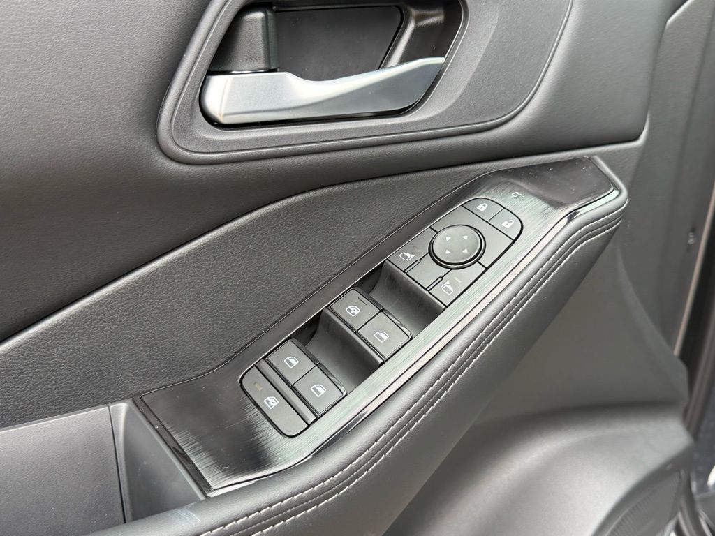 2026 Nissan Rogue SV Image 16 of 24