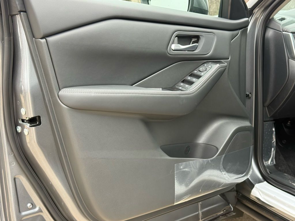 2026 Nissan Rogue SV Image 15 of 24