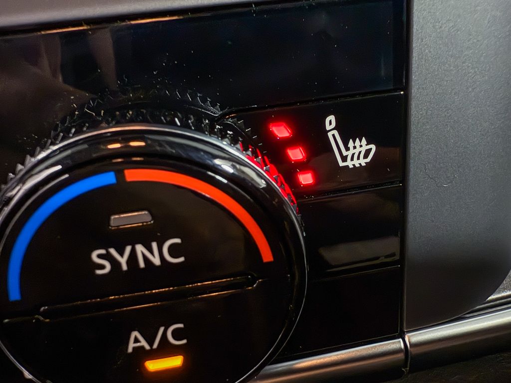 2026 Nissan Rogue SV Image 18 of 32