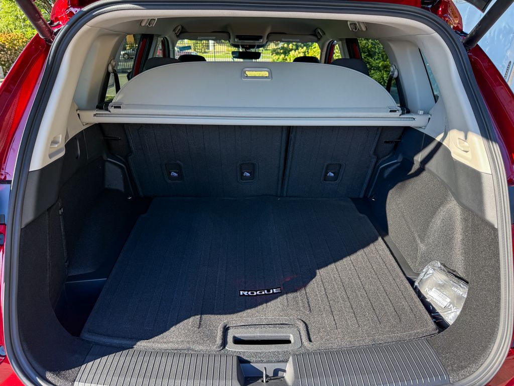 2026 Nissan Rogue SV Image 8 of 32