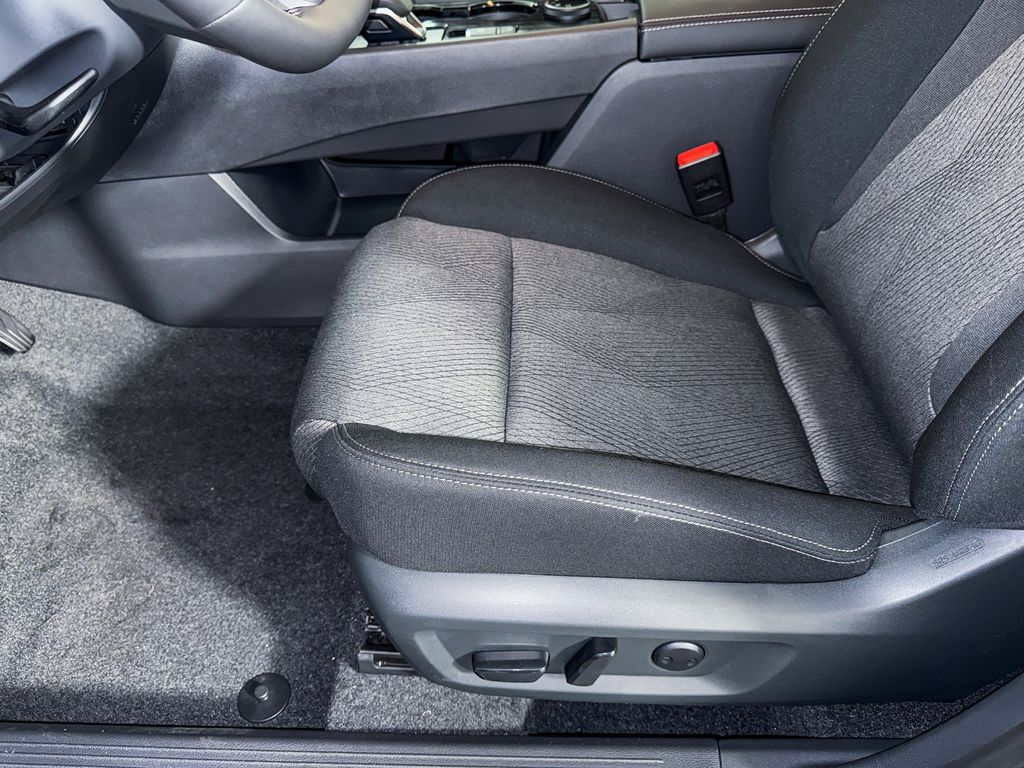 2026 Nissan Rogue SV Image 31 of 32