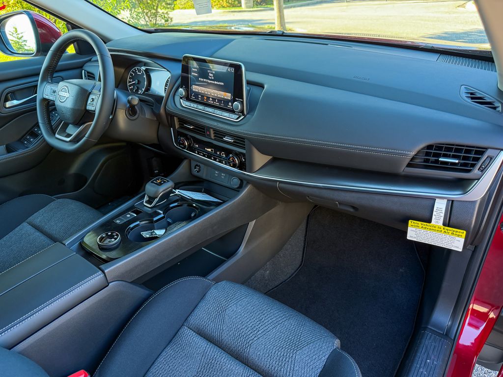 2026 Nissan Rogue SV Image 12 of 32