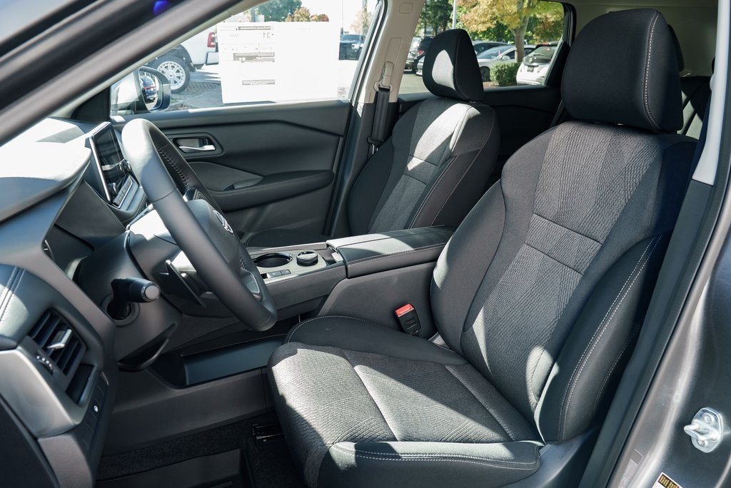 2026 Nissan Rogue SV Image 10 of 29