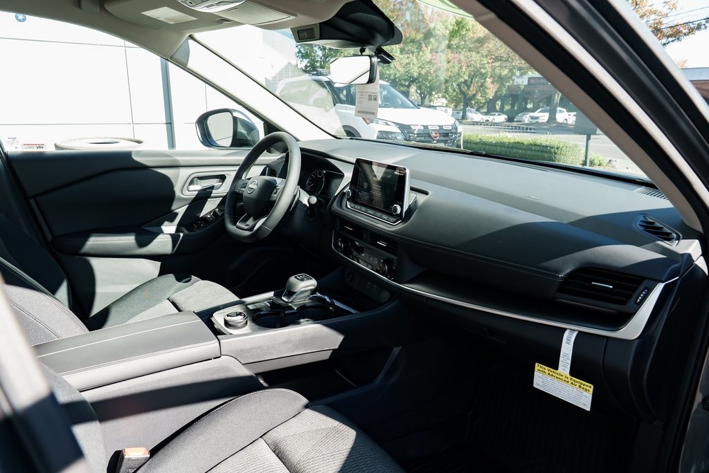 2026 Nissan Rogue SV Image 18 of 29