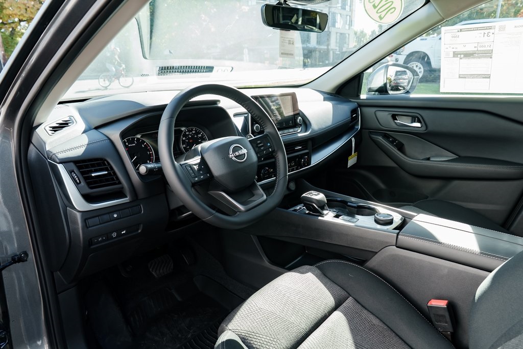 2026 Nissan Rogue SV Image 16 of 29