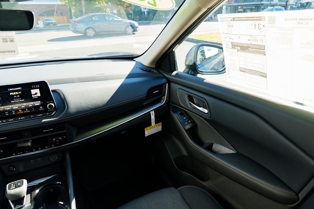 2026 Nissan Rogue SV Image 19 of 29