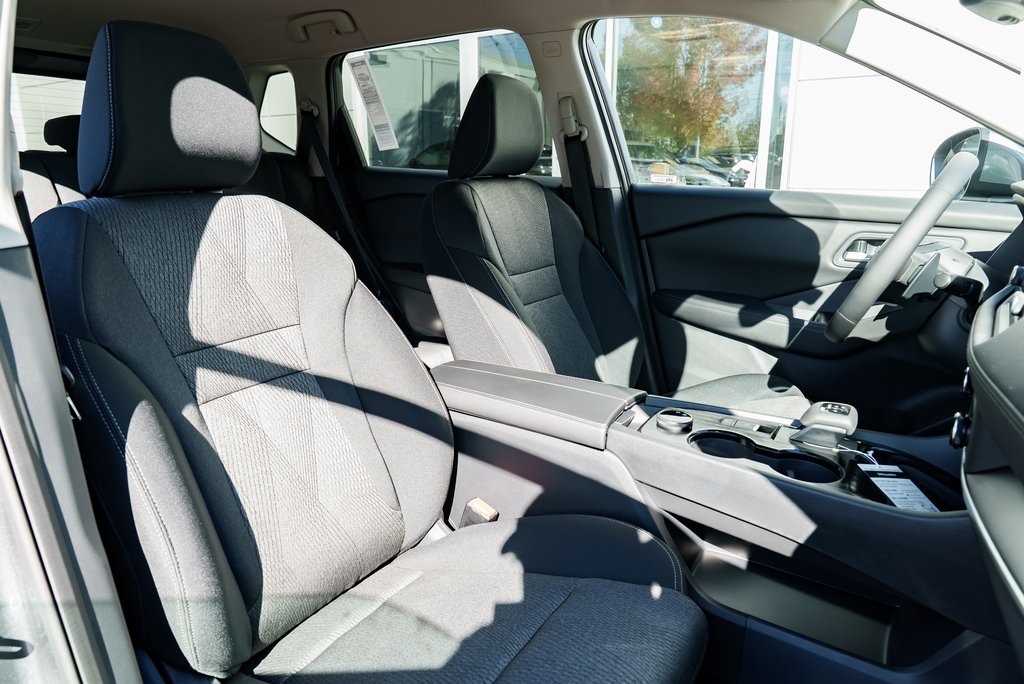 2026 Nissan Rogue SV Image 11 of 29