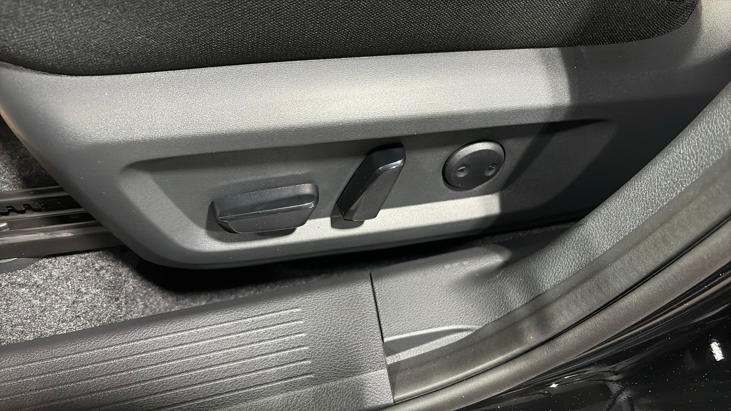 2026 Nissan Rogue SV Image 18 of 19