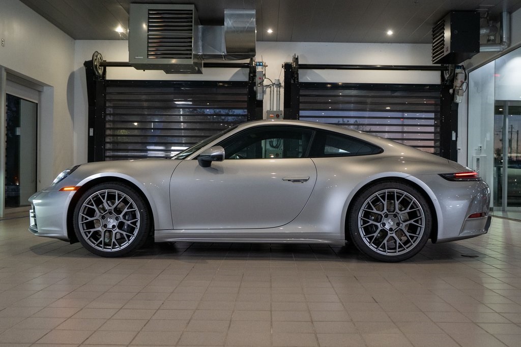 2026 Porsche 911 Carrera Image 8 of 40