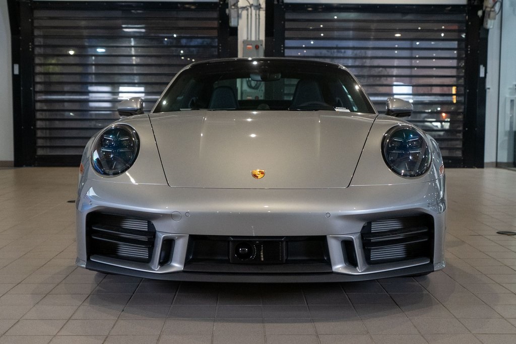 2026 Porsche 911 Carrera Image 2 of 40