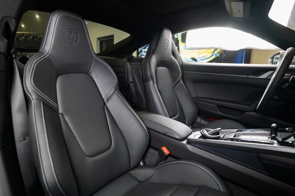 2026 Porsche 911 Carrera Image 11 of 40