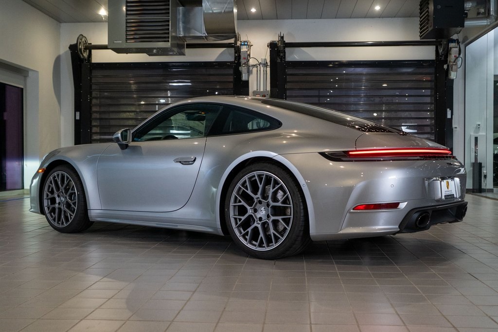 2026 Porsche 911 Carrera Image 7 of 40