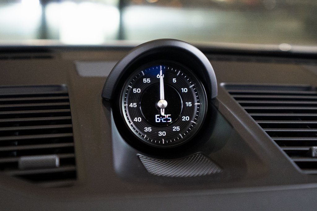 2026 Porsche 911 Carrera Image 15 of 40