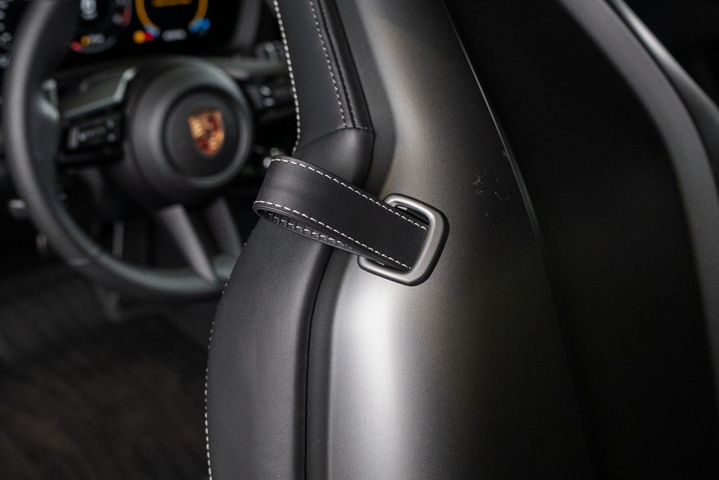 2026 Porsche 911 Carrera Image 30 of 40