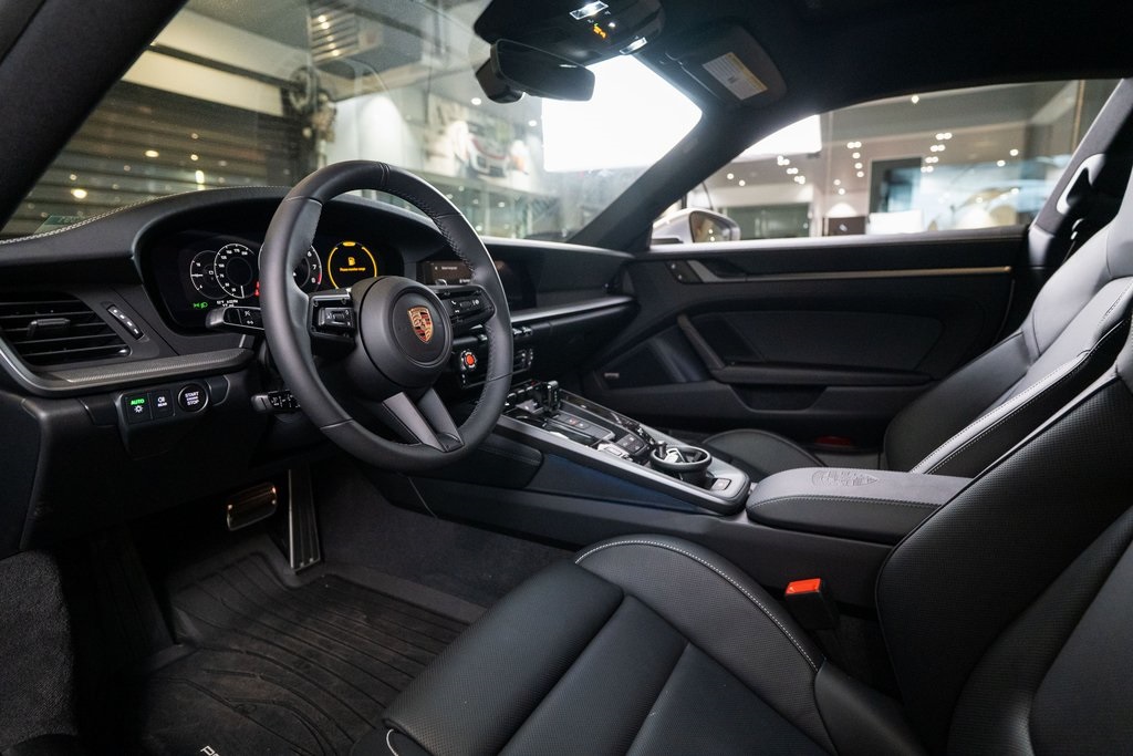 2026 Porsche 911 Carrera Image 14 of 40