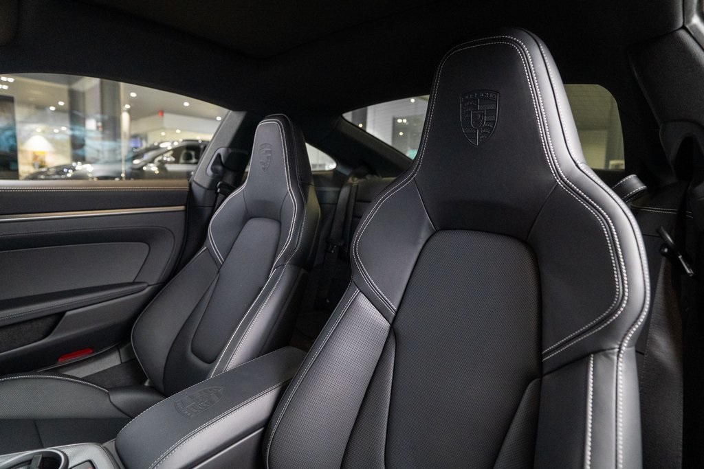 2026 Porsche 911 Carrera Image 12 of 40