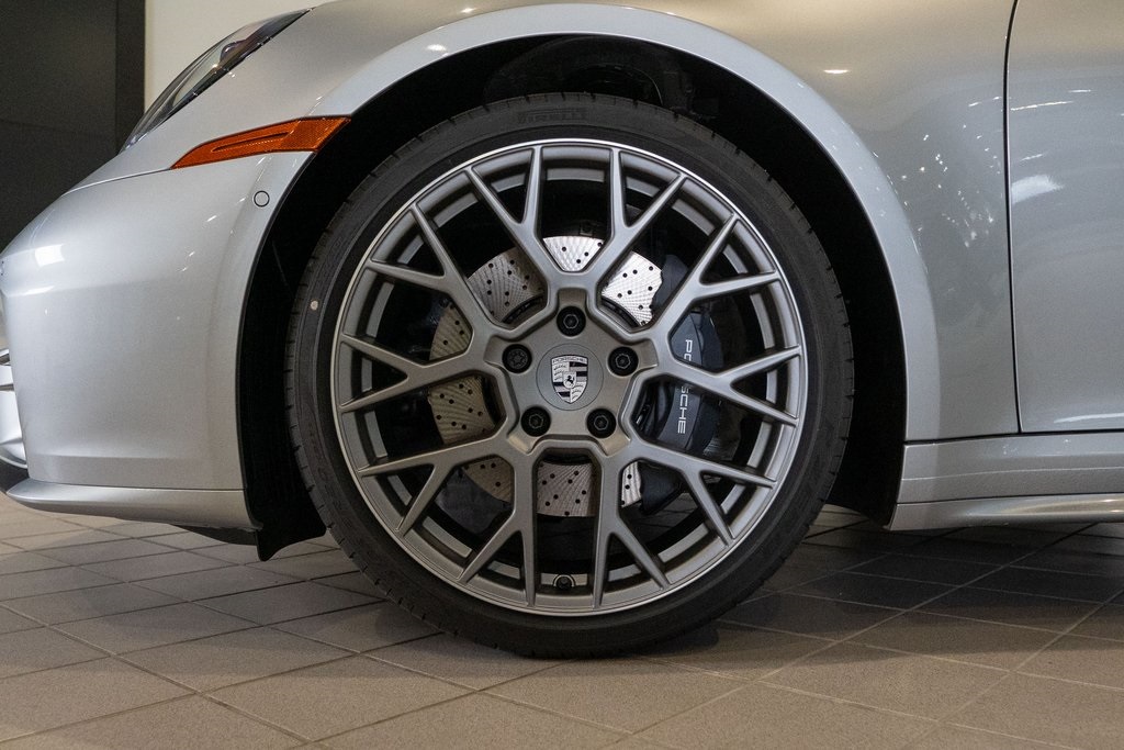 2026 Porsche 911 Carrera Image 9 of 40