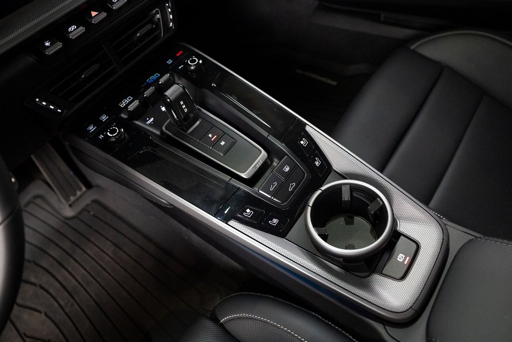 2026 Porsche 911 Carrera Image 18 of 40