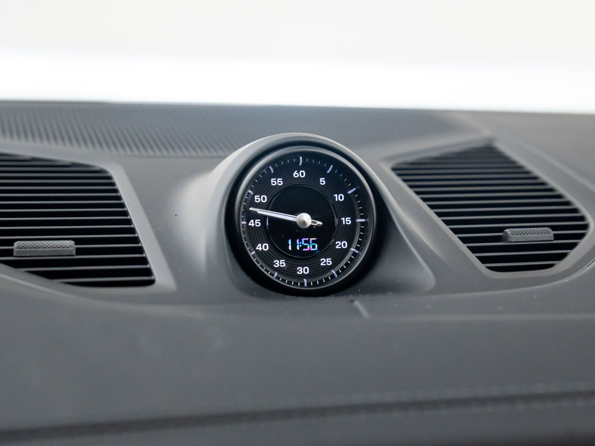 2026 Porsche Cayenne GTS Image 21 of 37