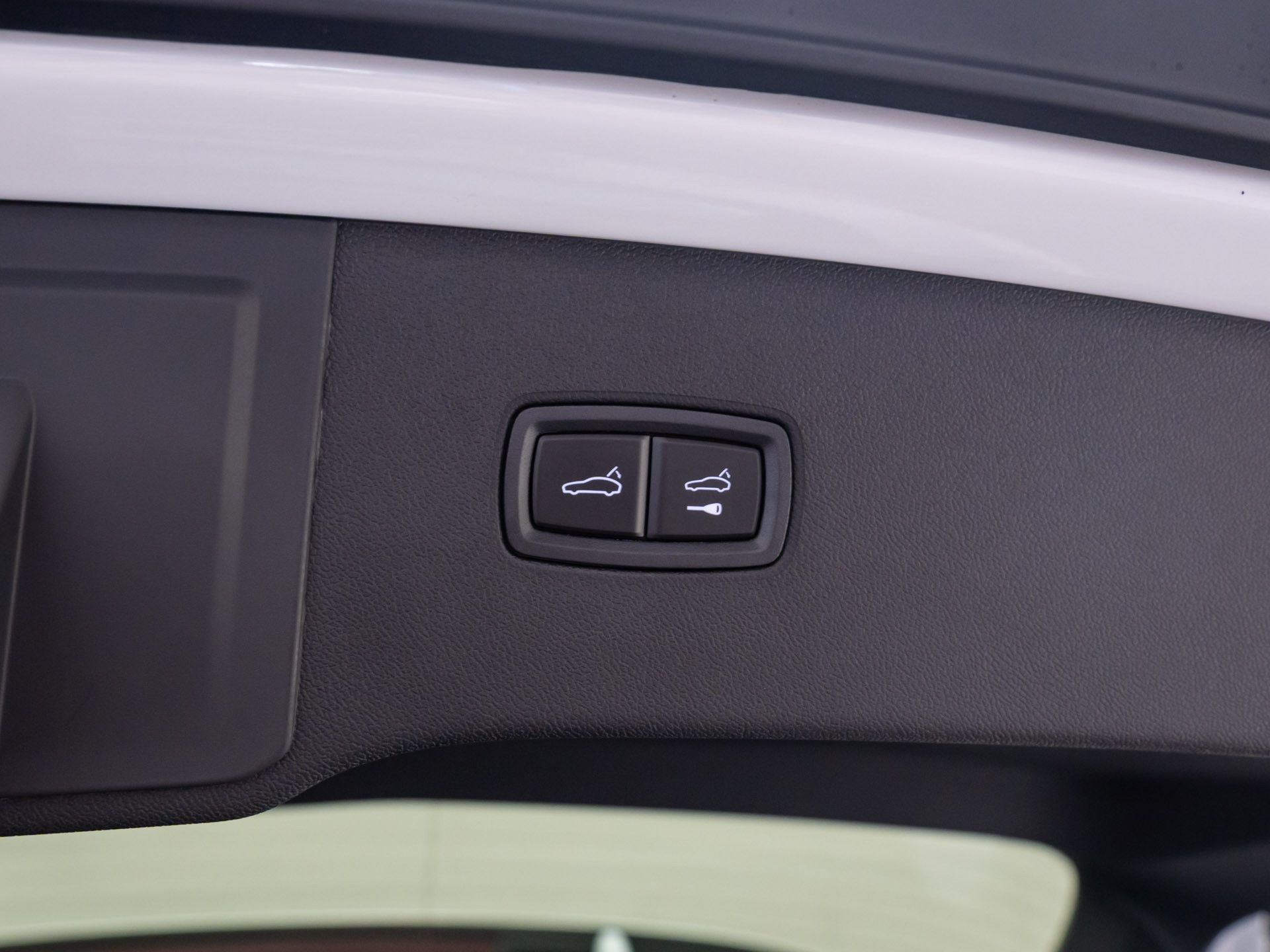 2026 Porsche Cayenne GTS Image 27 of 37