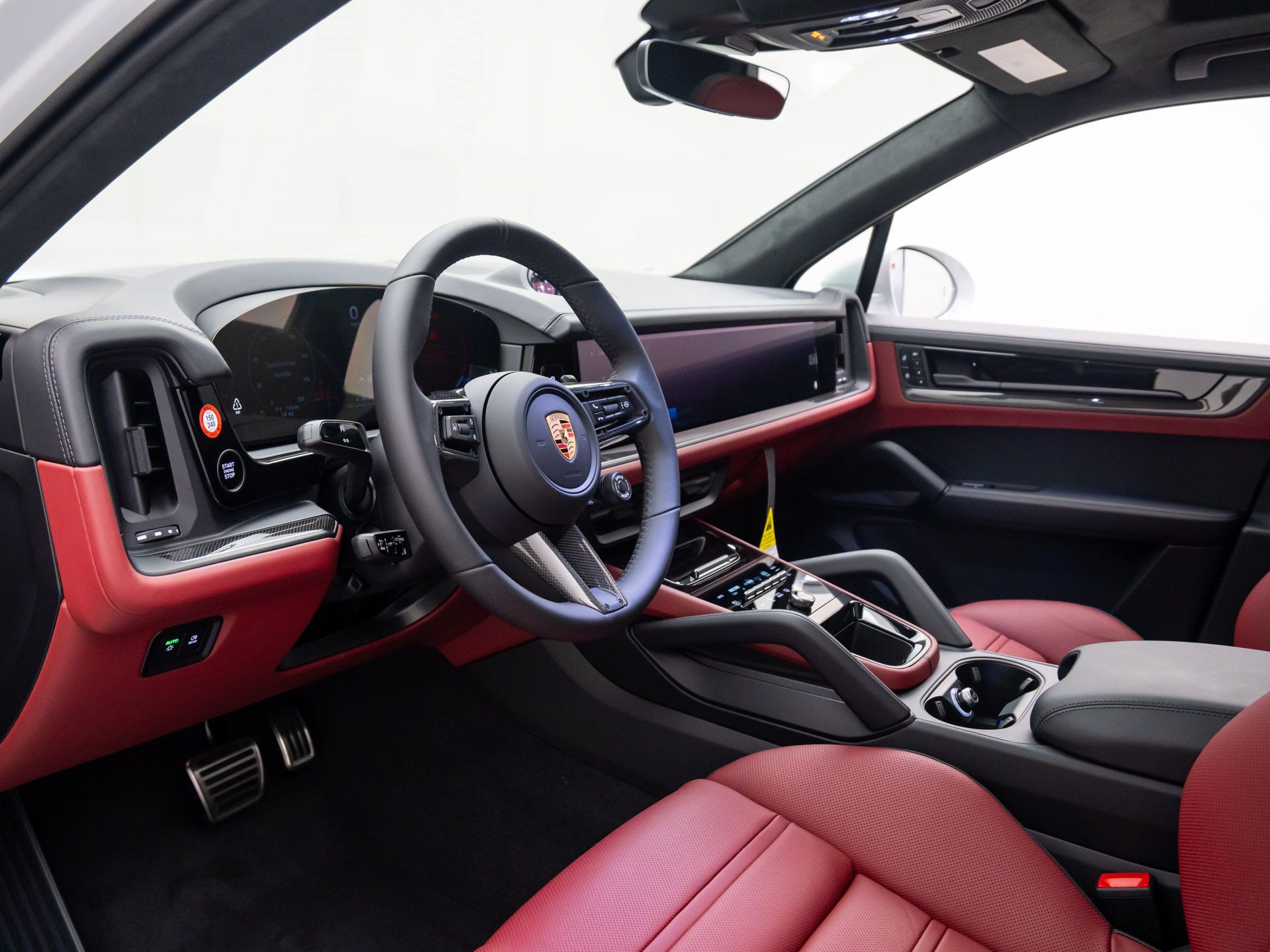 2026 Porsche Cayenne GTS Image 17 of 37