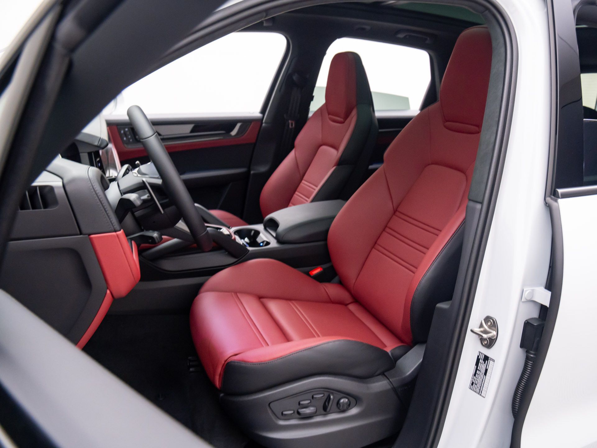 2026 Porsche Cayenne GTS Image 14 of 37