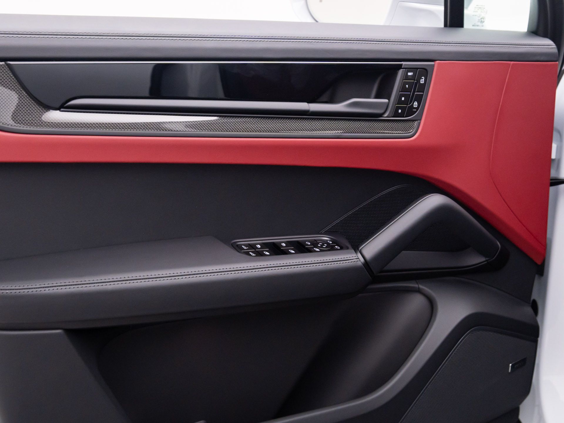 2026 Porsche Cayenne GTS Image 26 of 37