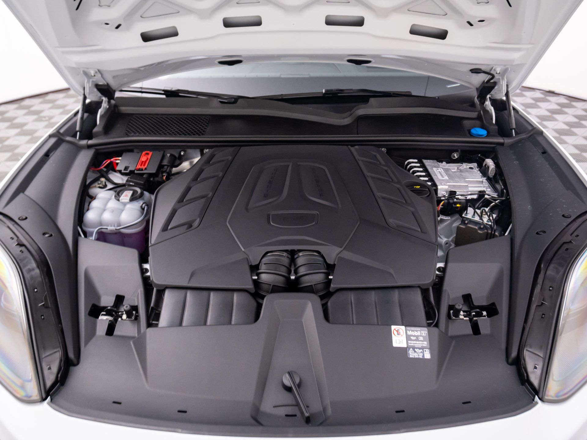 2026 Porsche Cayenne GTS Image 34 of 37