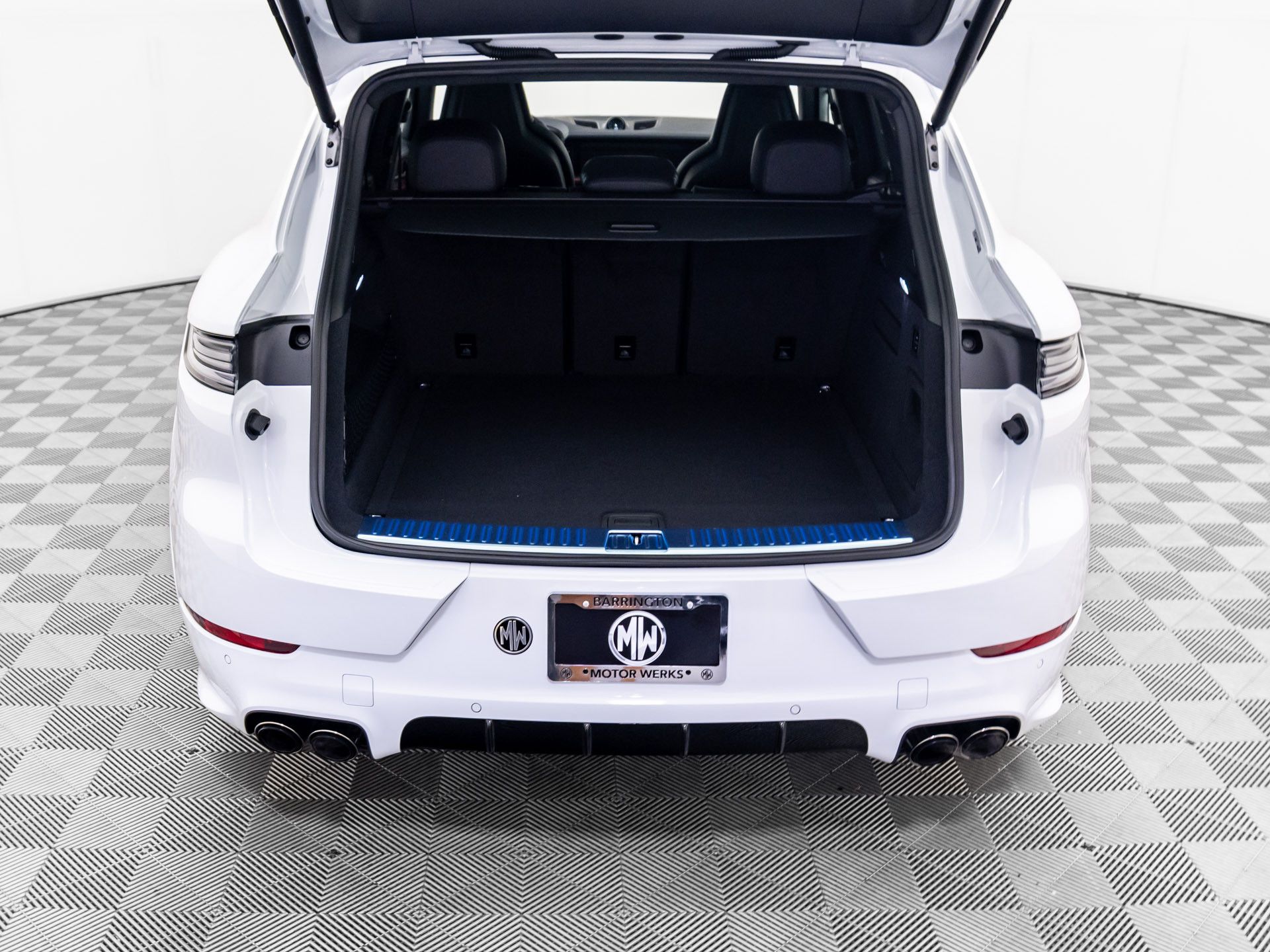 2026 Porsche Cayenne GTS Image 13 of 37