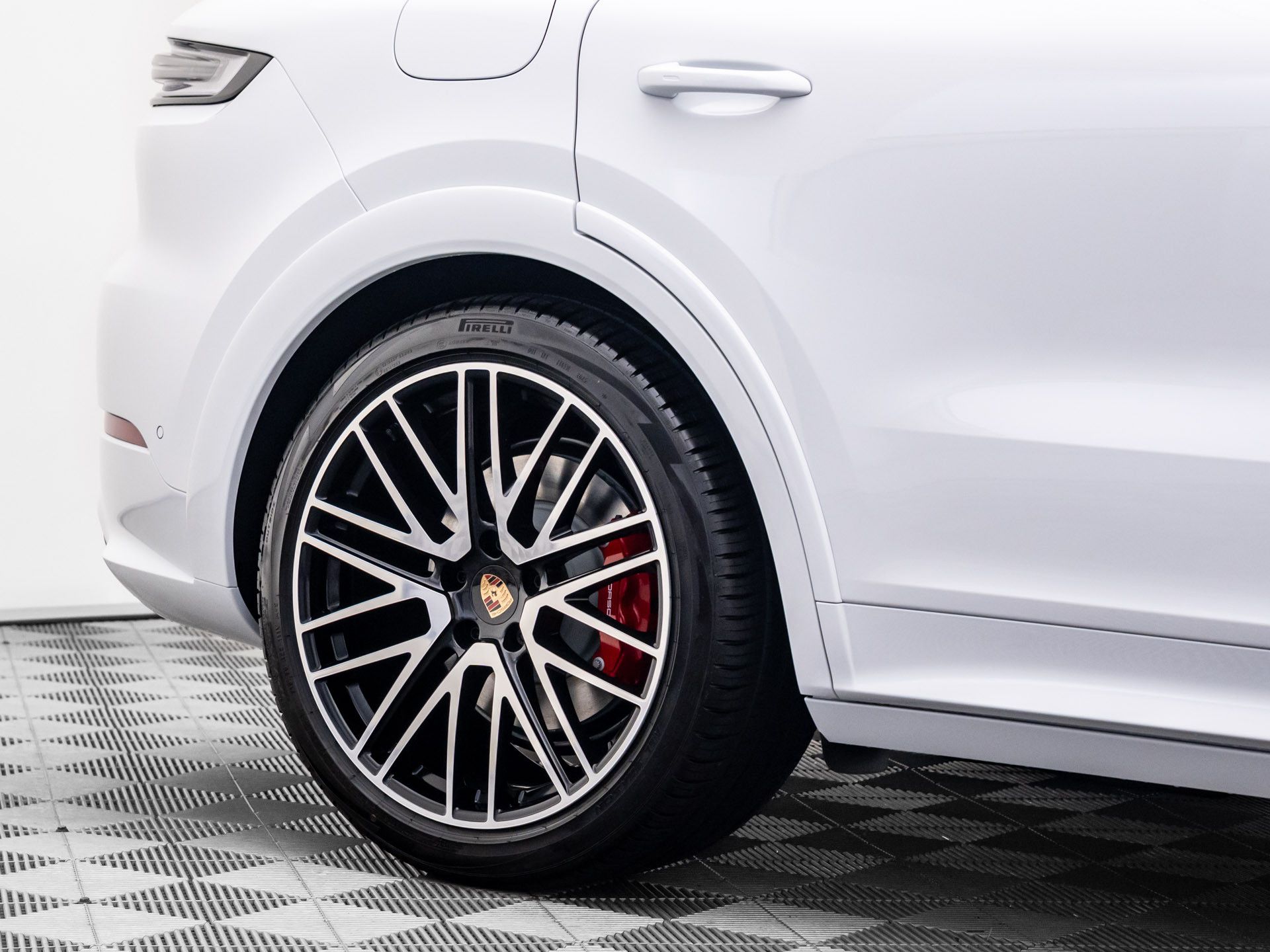 2026 Porsche Cayenne GTS Image 12 of 37