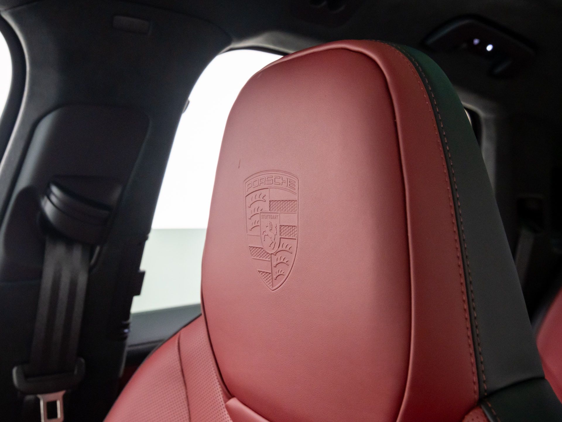 2026 Porsche Cayenne GTS Image 32 of 37