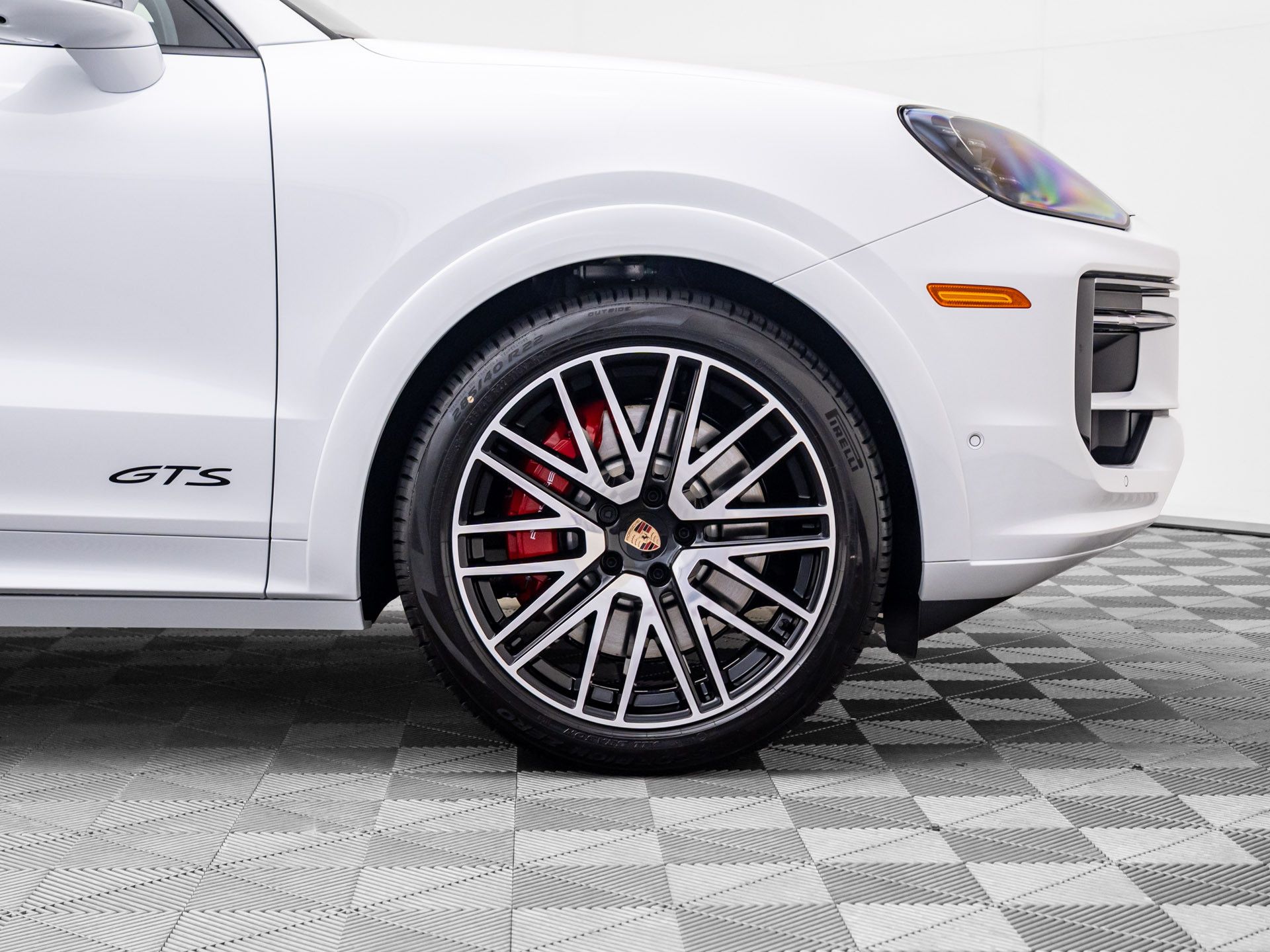 2026 Porsche Cayenne GTS Image 11 of 37