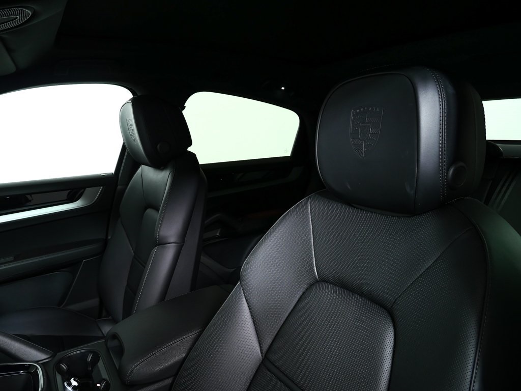 2026 Porsche Cayenne Base Image 17 of 40