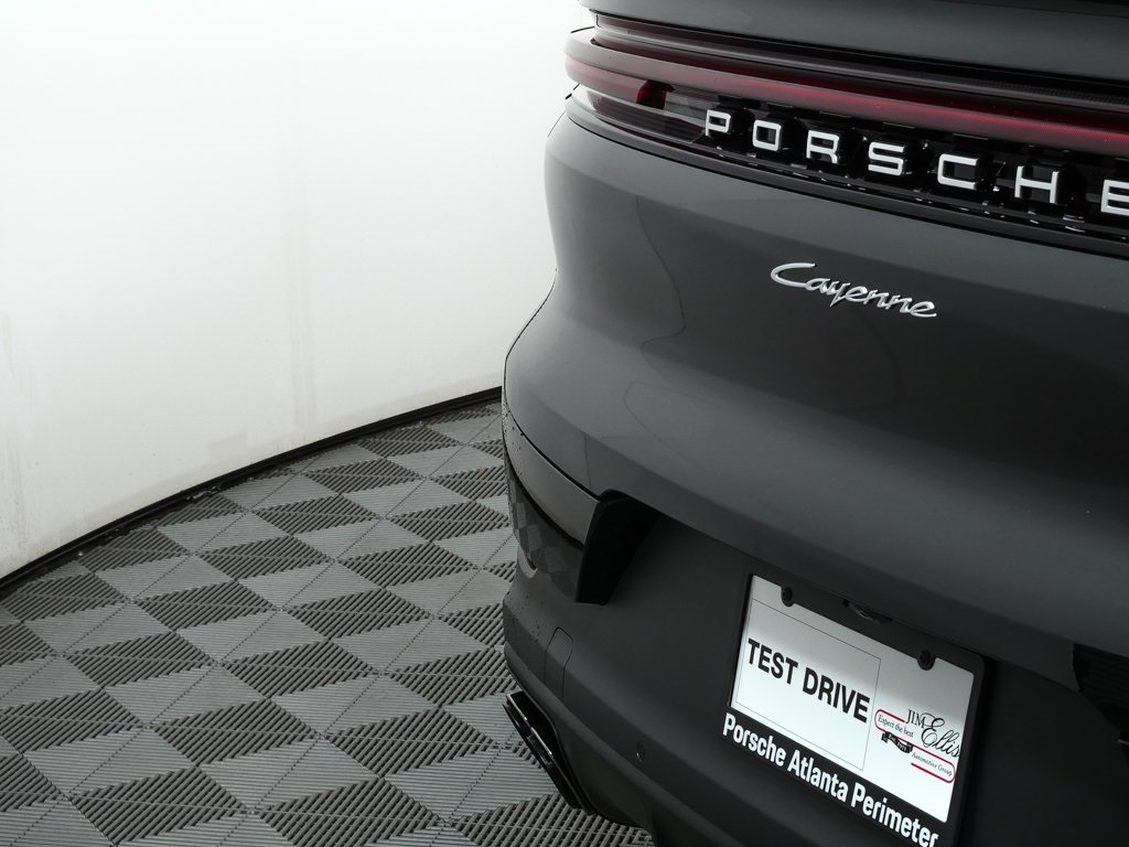 2026 Porsche Cayenne Base Image 36 of 40