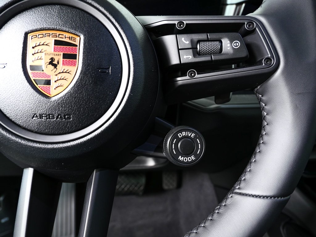 2026 Porsche Cayenne Base Image 24 of 40